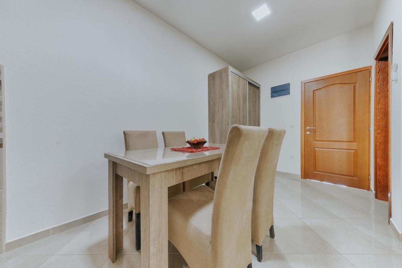 Sea Garden Apartments Dobra Voda Exterior photo