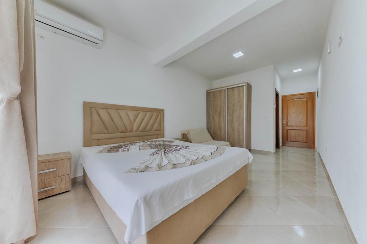 Sea Garden Apartments Dobra Voda Exterior photo