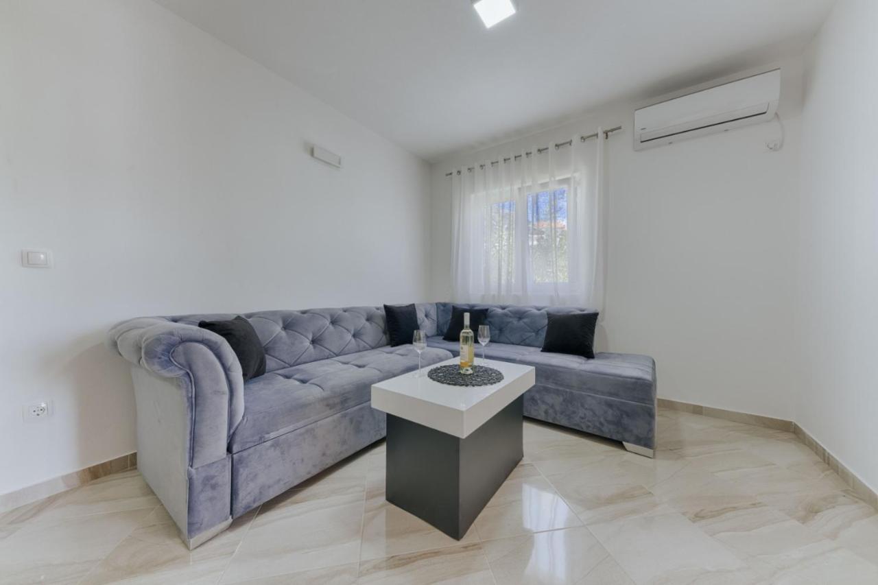 Sea Garden Apartments Dobra Voda Exterior photo